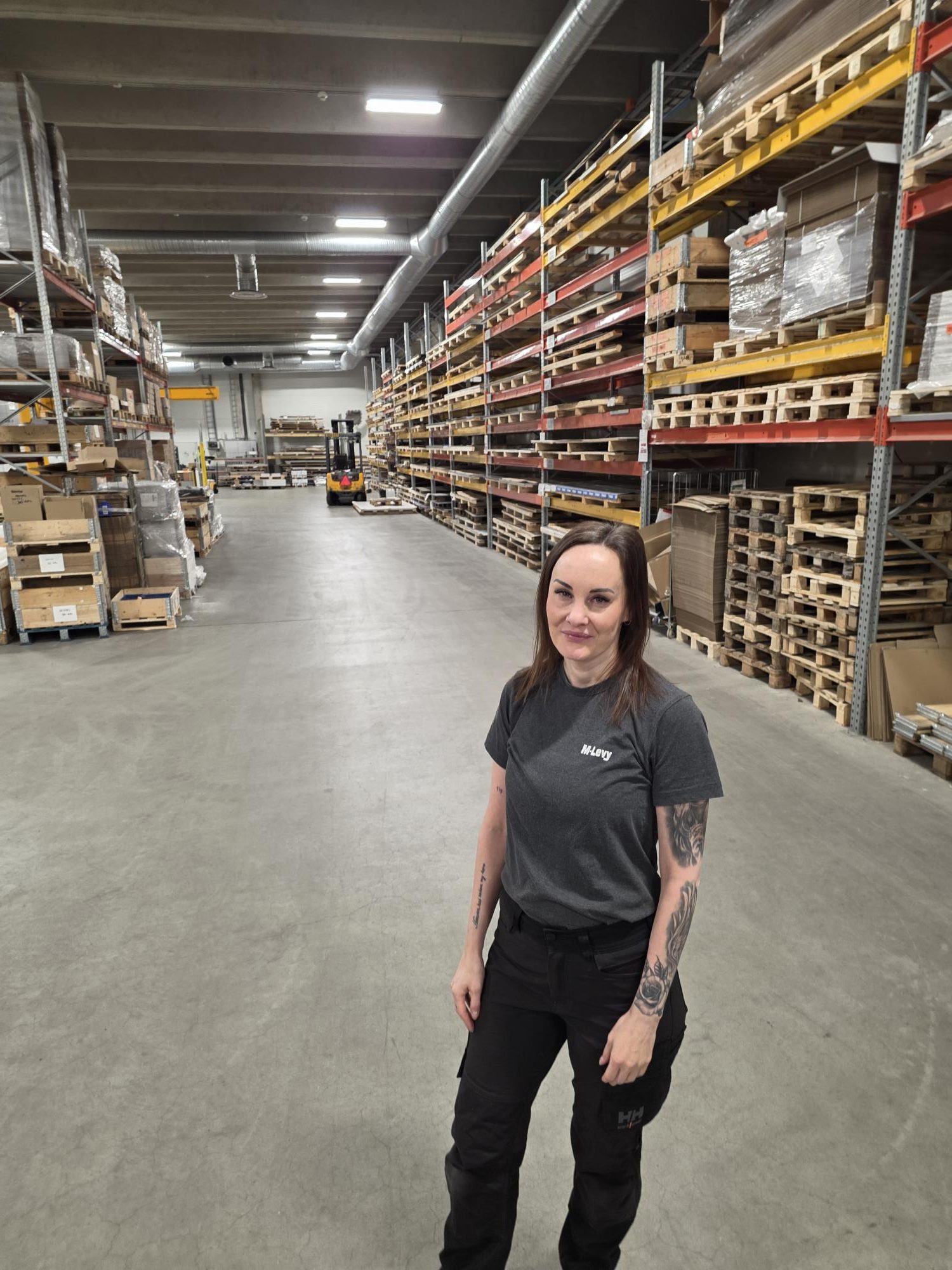 Uratarina | Eveliina Reivilä 20 vuotta M-Levyllä – Sattuman kautta metallialalle